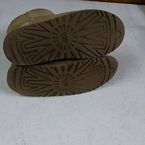 Boots - Picture 3 of 4